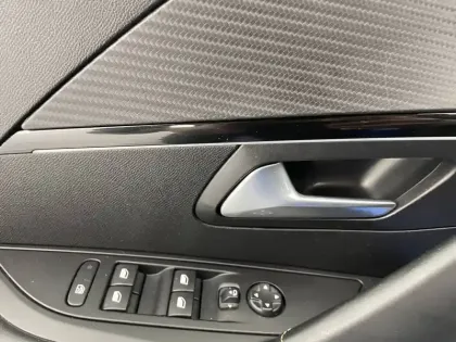 Photo 31 Peugeot 208  Electrique 50 kWh 136ch