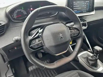 Photo 8 Peugeot 2008  PureTech 100 S&S BVM6