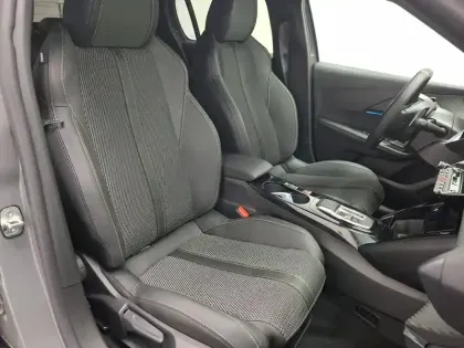 Photo 32 Peugeot 208  Hybrid 145 ch e-DCS6