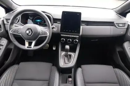 Photo 8 Renault Clio  E-Tech full hybrid 145