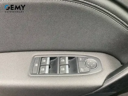 Photo 12 Renault Captur  E-Tech full hybrid 145