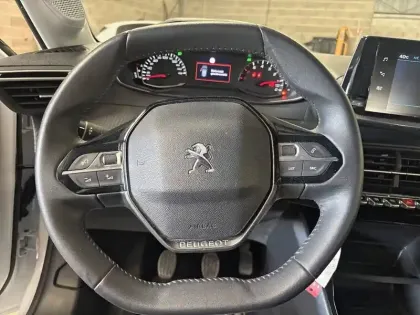 Photo 28 Peugeot 208  PureTech 100 S&S BVM6