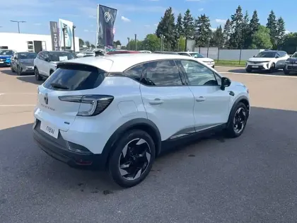 Photo 11 Renault Captur  E-Tech full hybrid 145 ch