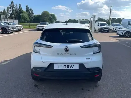 Photo 10 Renault Captur  E-Tech full hybrid 145 ch