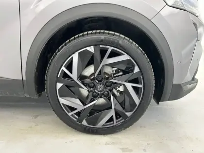 Photo 29 Renault Captur  E-Tech full hybrid 145 ch