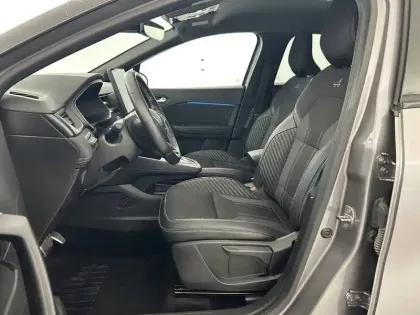 Photo 17 Renault Captur  E-Tech full hybrid 145 ch