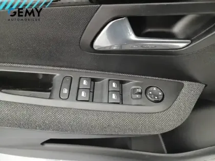 Photo 11 Peugeot 208  Electrique 50 kWh 136ch