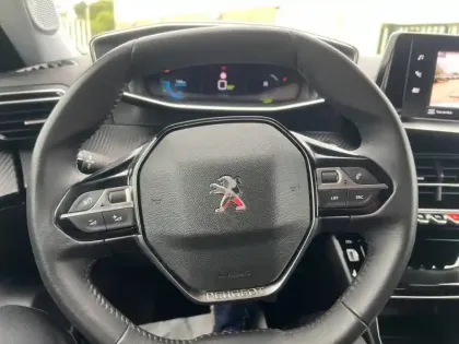 Photo 17 Peugeot 2008  Electrique 136 ch
