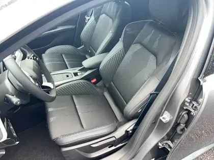 Photo 9 Renault Clio  E-Tech full hybrid 160 ch