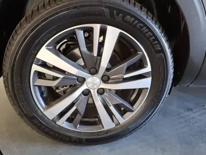 Photo 18 Peugeot 5008  PureTech 130ch S&S EAT8
