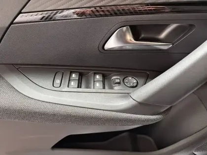 Photo 20 Peugeot 2008  Hybrid 110 e-DCS6