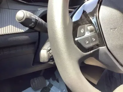 Photo 17 Peugeot 2008  Hybrid 145 e-DCS6