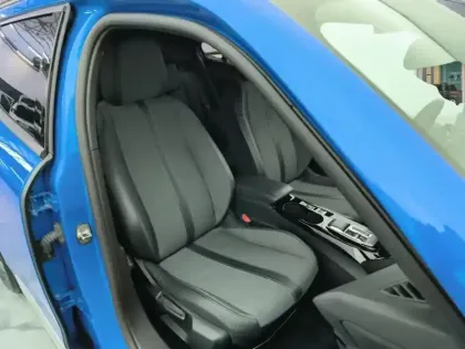 Photo 8 Peugeot 2008  BlueHDi 130 S&S EAT8 Allure