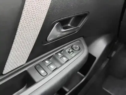 Photo 19 Citroën C4  Hybride 136 e-DCS6 Plus