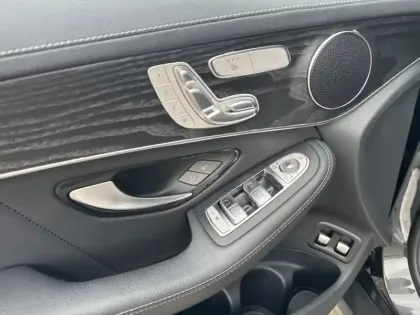 Photo 14 Mercedes GLC  300e 4MATIC Coupé AMG Line