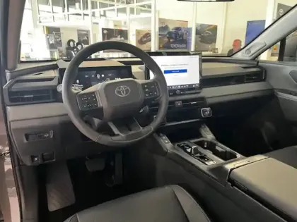 Photo 13 Toyota Rav4 Hybride 2WD 185ch Lounge NG HYBRID 183CH