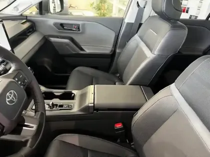 Photo 10 Toyota Rav4 Hybride 2WD 185ch Lounge NG HYBRID 183CH