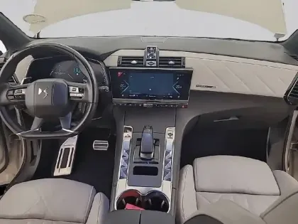 Photo 34 DS DS 7 DS7 Crossback Hybride E-Tense 225 EAT8