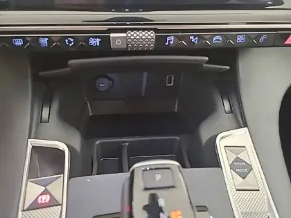 Photo 48 DS DS 7 DS7 Crossback Hybride E-Tense 225 EAT8