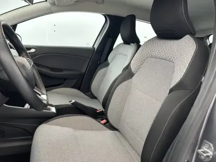 Photo 17 Renault Clio  E-Tech full hybrid 145 ch GSR2