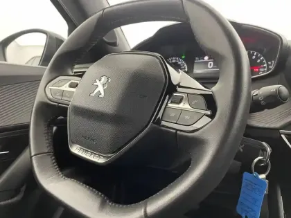 Photo 28 Peugeot 2008  PureTech 100 S&S BVM6