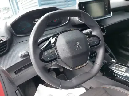 Photo 8 Peugeot 208  Electrique 50 kWh 136ch