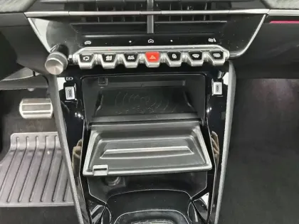 Photo 66 Peugeot 2008  PureTech 130 S&S EAT8