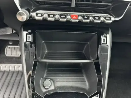 Photo 23 Peugeot 2008  Electrique 136 ch