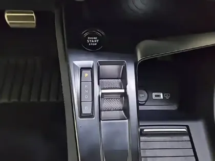 Photo 38 Peugeot 408  PHEV 225 e-EAT8