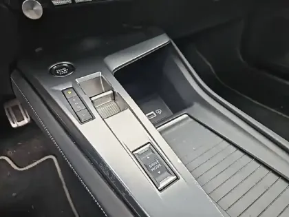 Photo 13 Peugeot 408  PHEV 225 e-EAT8