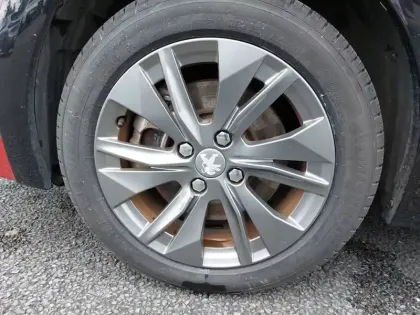 Photo 12 Peugeot 208  Electrique 50 kWh 136ch