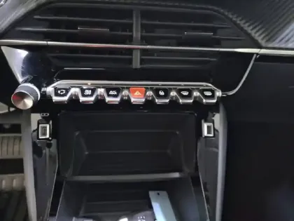 Photo 40 Peugeot 208  Electrique 50 kWh 136ch