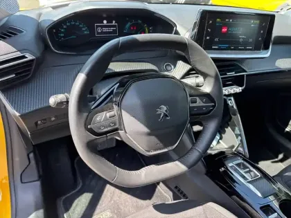 Photo 8 Peugeot 208  Electrique 50 kWh 136ch