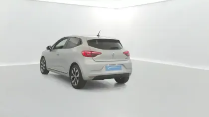 Photo 11 Renault Clio  E-Tech full hybrid 145