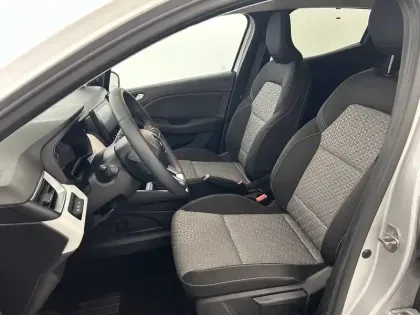 Photo 17 Renault Clio  E-Tech full hybrid 145