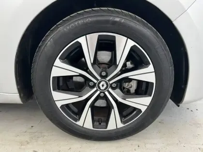 Photo 29 Renault Clio  E-Tech full hybrid 145