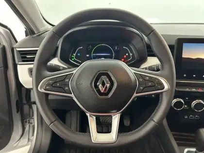 Photo 23 Renault Clio  E-Tech full hybrid 145