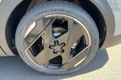 Photo 12 Peugeot 408  Plug-in Hybrid 225 ch e-DCS7