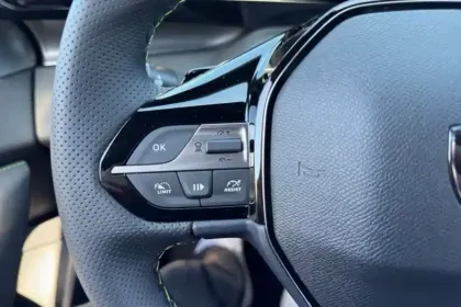 Photo 18 Peugeot 408  Plug-in Hybrid 225 ch e-DCS7