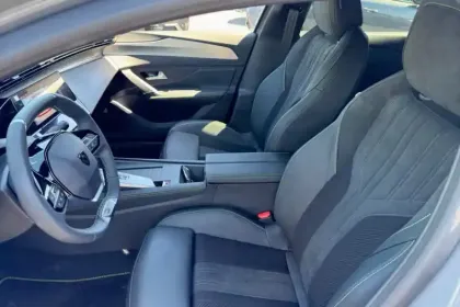 Photo 9 Peugeot 408  Plug-in Hybrid 225 ch e-DCS7