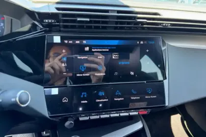 Photo 15 Peugeot 408  Plug-in Hybrid 225 ch e-DCS7