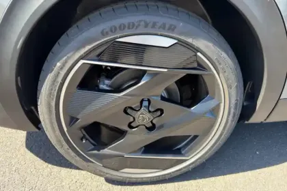 Photo 13 Peugeot 408  Plug-in Hybrid 225 ch e-DCS7