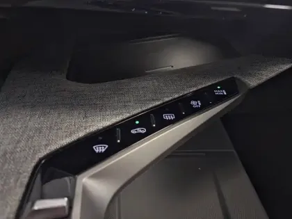 Photo 26 Peugeot 5008  Electrique 210 ch 73 kWh