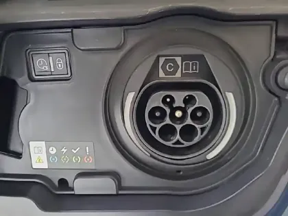 Photo 59 Peugeot 3008  Hybrid 225 e-EAT8