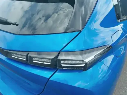 Photo 16 Peugeot 308  PureTech 130ch S&S EAT8
