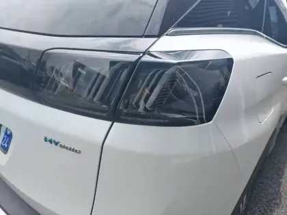 Photo 16 Peugeot 3008  Hybrid 225 e-EAT8