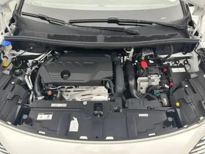 Photo 48 Peugeot 3008  Hybrid 225 e-EAT8