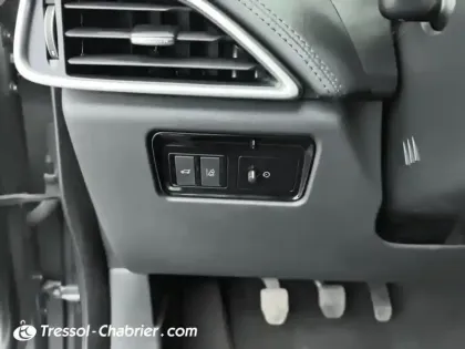 Photo 26 Jaguar F-Pace  2.0 D - 180 AWD Portfolio