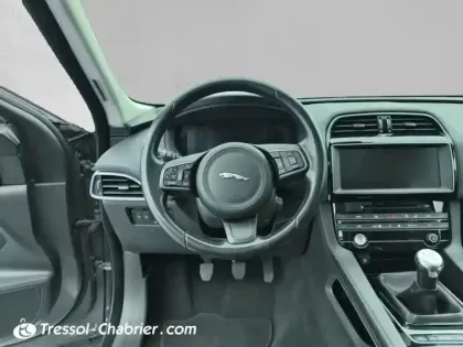 Photo 25 Jaguar F-Pace  2.0 D - 180 AWD Portfolio