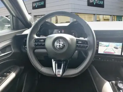 Photo 11 Alfa Romeo Junior  1.2 Ibrida 136 ch eDCT6 Premium